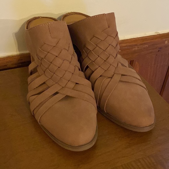 Universal Thread “Aiden Huarache" Brown Heeled Mules - Picture 5 of 9